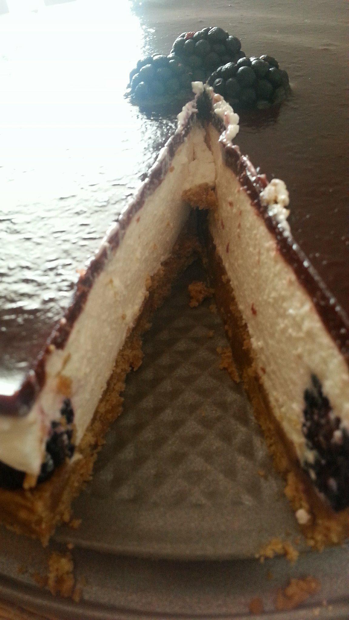 Cheesecake de mure cu jeleu de mure