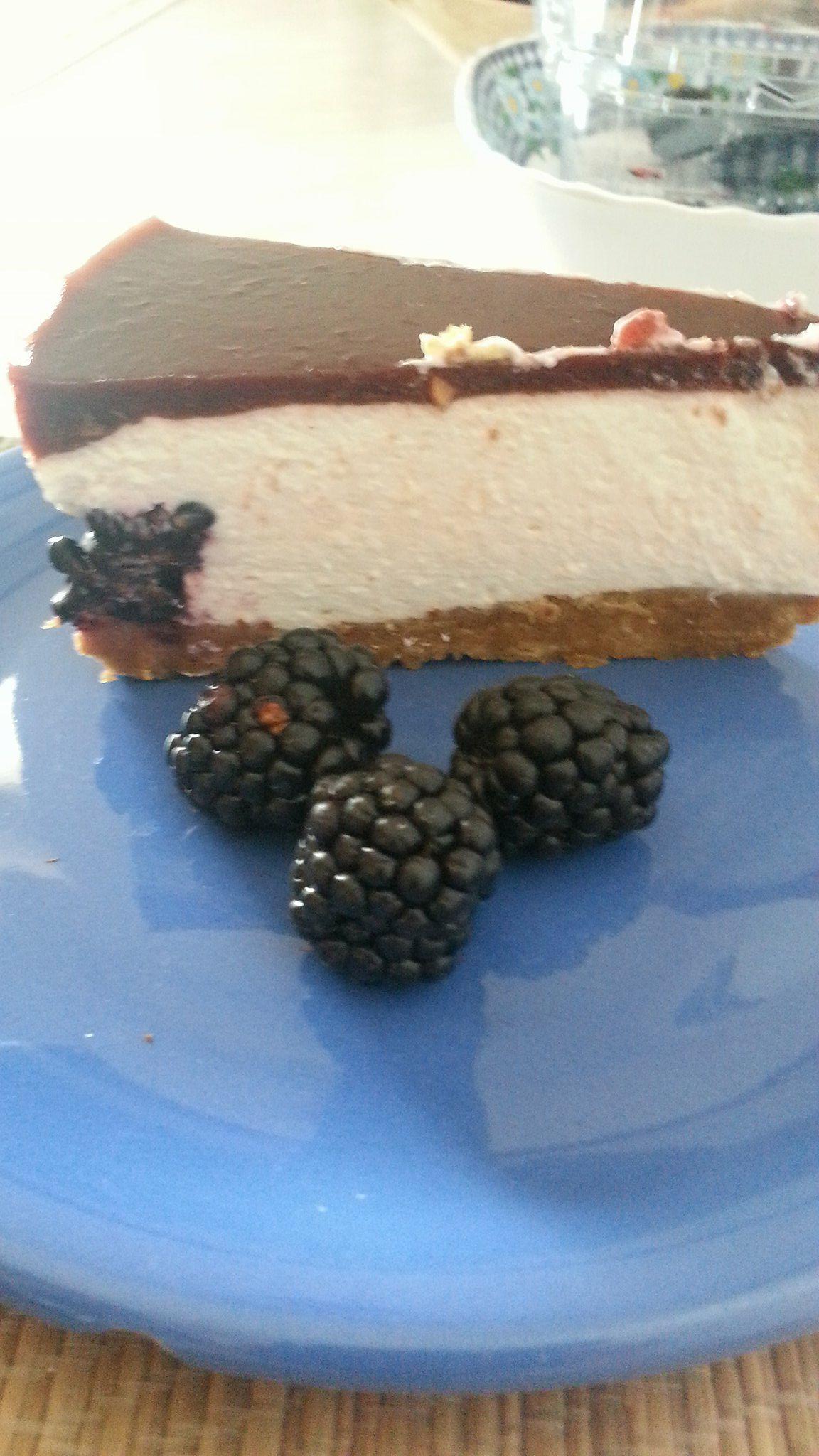 Cheesecake de mure cu jeleu de mure