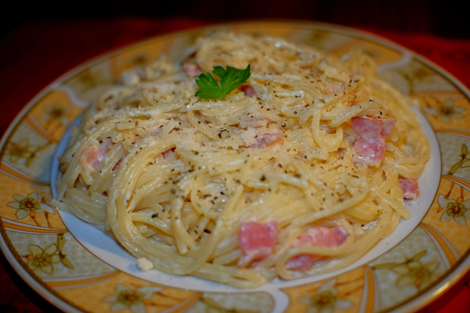 Spaghete carbonara romaneasca