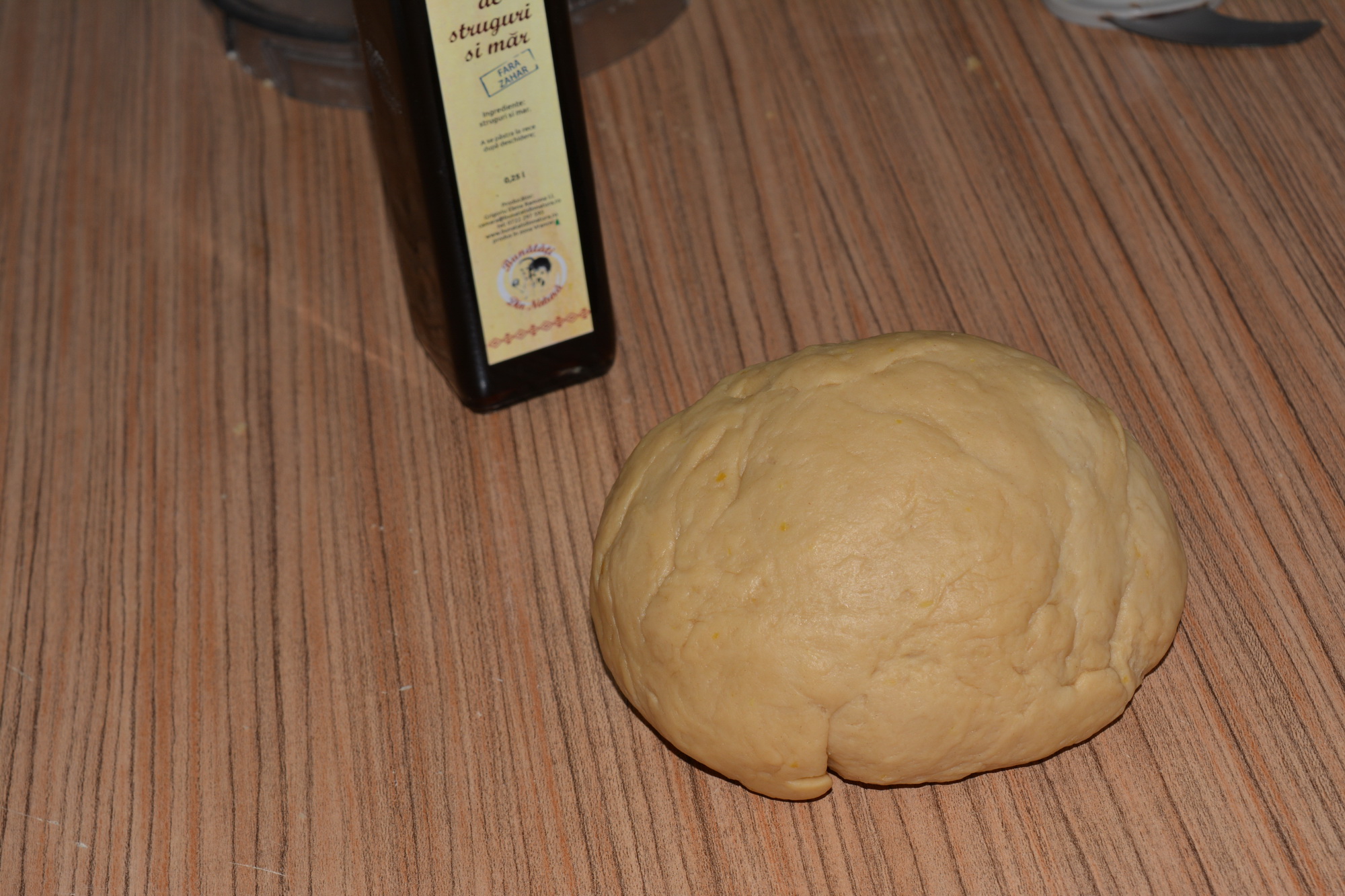 Strudel cu aluat fraged de casa, umplutura de mar si crema de vanilie