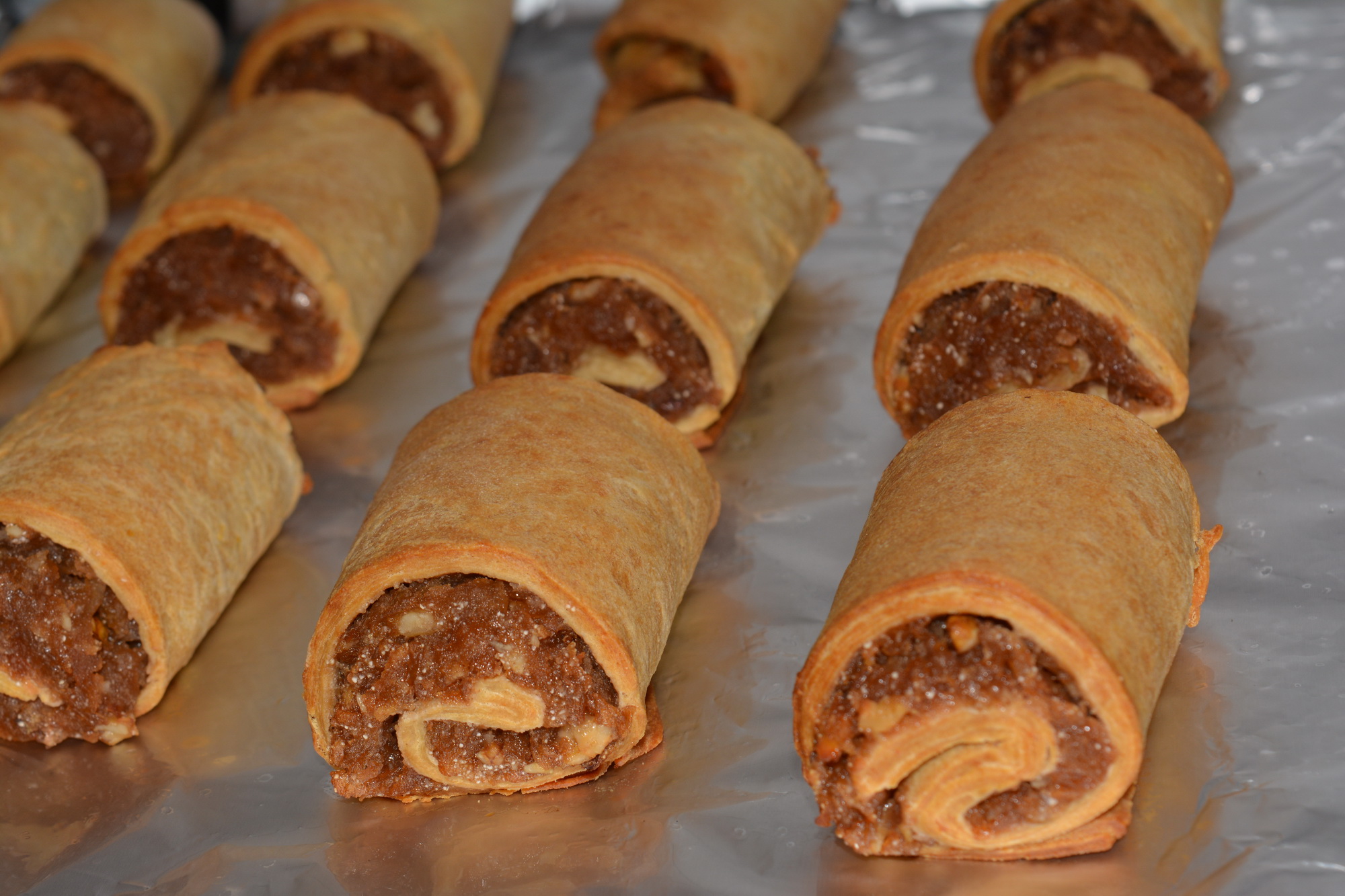 Strudel cu aluat fraged de casa, umplutura de mar si crema de vanilie