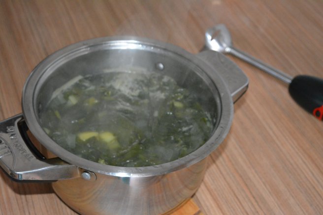 Supa crema de spanac cu leurda
