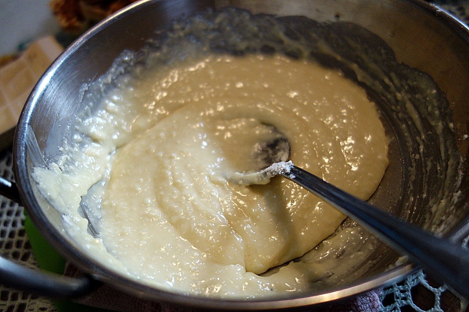 Galete umplute cu crema de ciocolata alba cu cocos