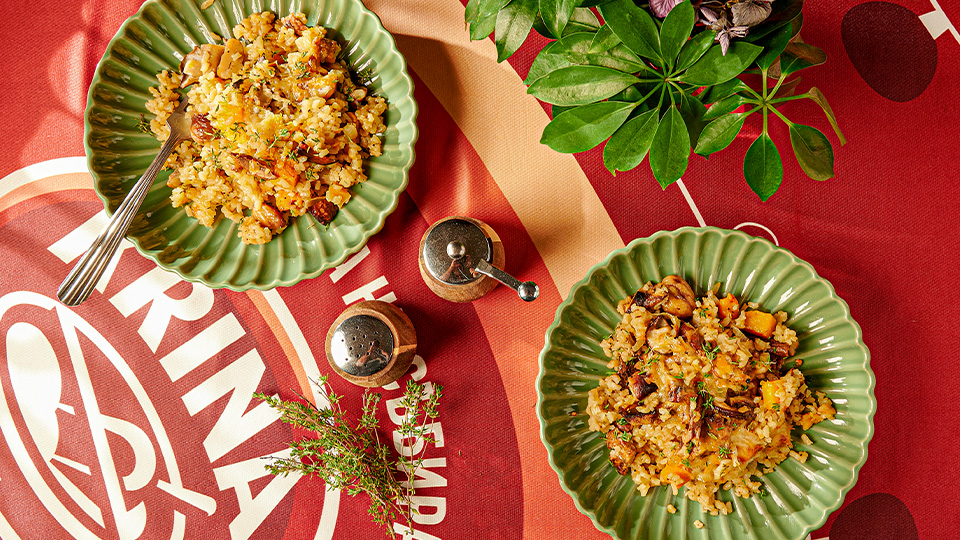 Ajunul Crăciunului cu Krina. Mâncăruri tradiționale care ne unesc Inspiră-te din rețetele Krina și participă la concurs pentru șansa de a câștiga una dintre cele 24 de pături pufoase și călduroase de Crăciun.