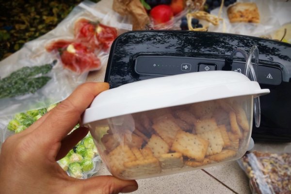 Ce accesorii putem folosi la sistemul de vidare Food Saver?