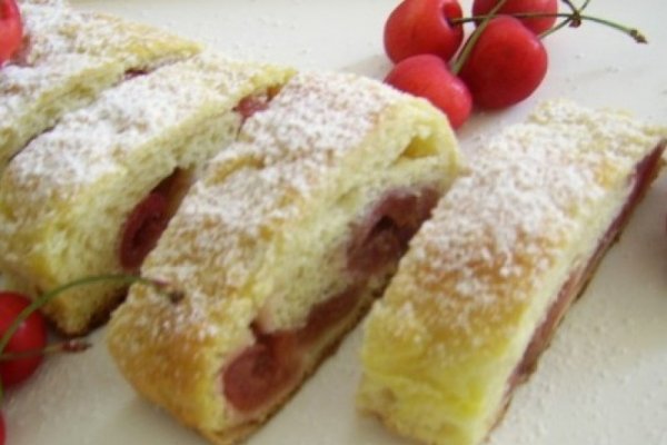 Strudel cu cirese