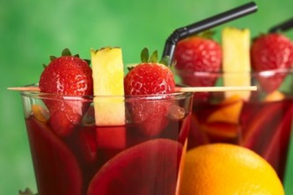 Sangria aromata cu capsuni