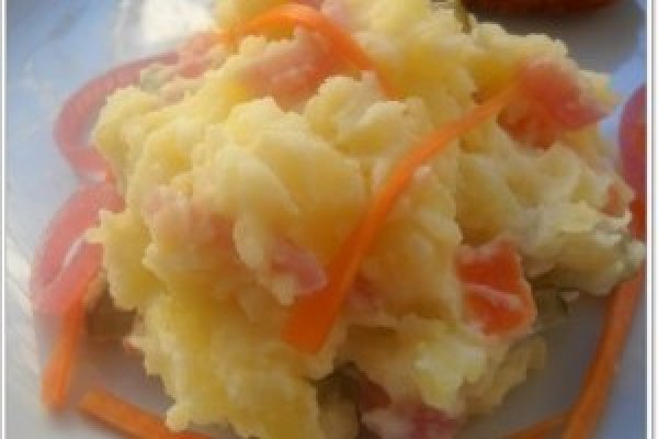 Salata de cartofi cu ceapa murata