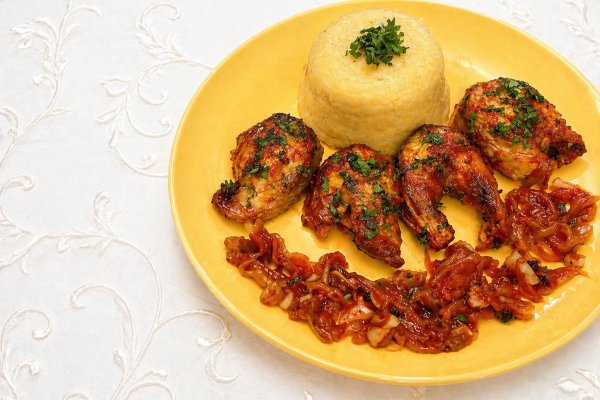 Macrou in sos de rosii