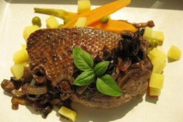 Piept de rata cu ciuperci si otet balsamic