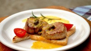 Vitel cu sos de vin alb