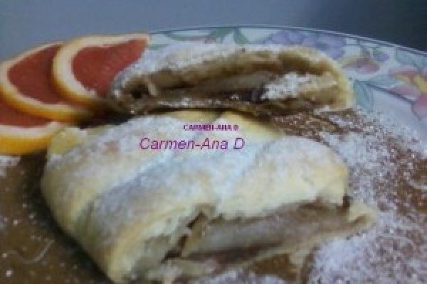 Strudel cu felii de mere