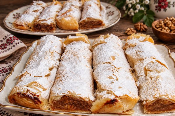 Strudel cu mere si nuca