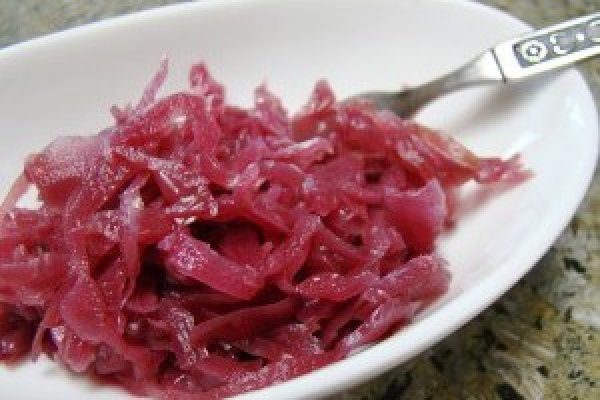 Salata clasica de varza rosie