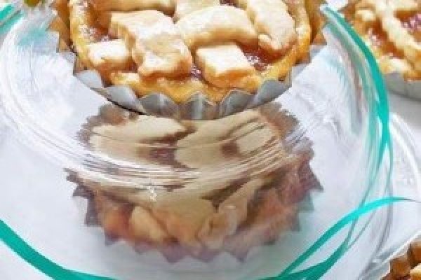 Mini tarte cu dulceata de caise