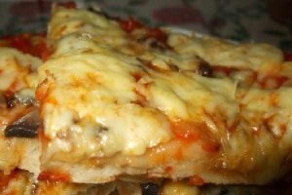 Pizza cu ciuperci si cascaval