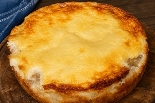 Tort de mere cu glazura de iaurt