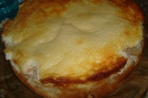 Tort de mere cu glazura de iaurt