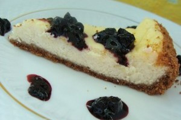 Cheesecake cu sos de afine