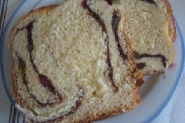 Cozonac gustos cu nuca si rahat