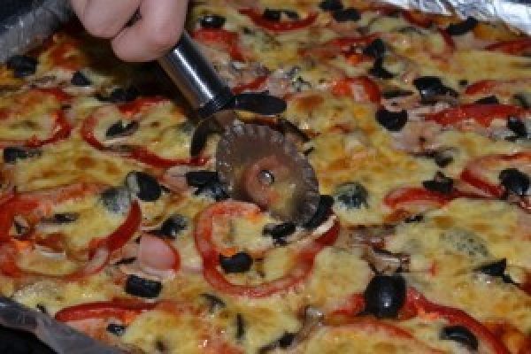 Pizza cu ardei si ciuperci