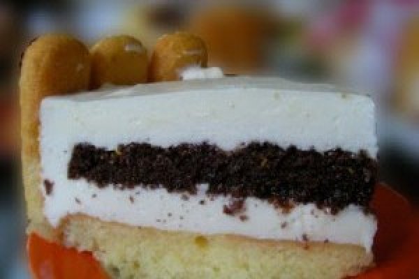 Tort cu crema de iaurt si jeleu de fructe