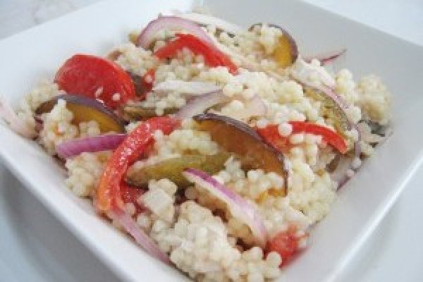 Salata de pui cu prune si cuscus