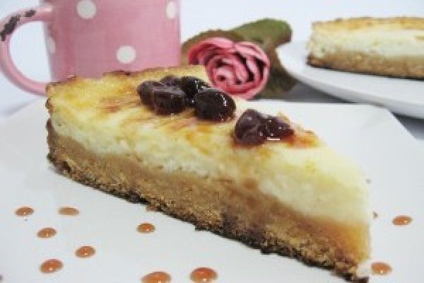 Cheesecake cu crema de lapte si dulceata de cirese