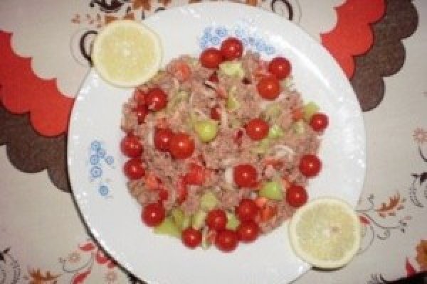 Salata de ton cu rosii cherry