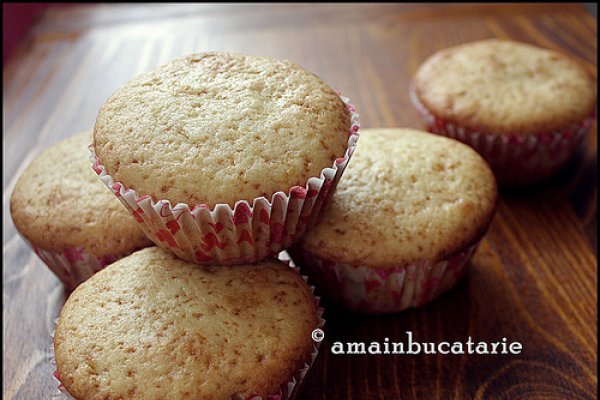 Muffins cu portocale si inima de nuca