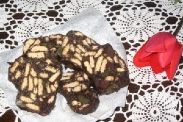 Salam de biscuiţi reţetă cu nuca sau stafide