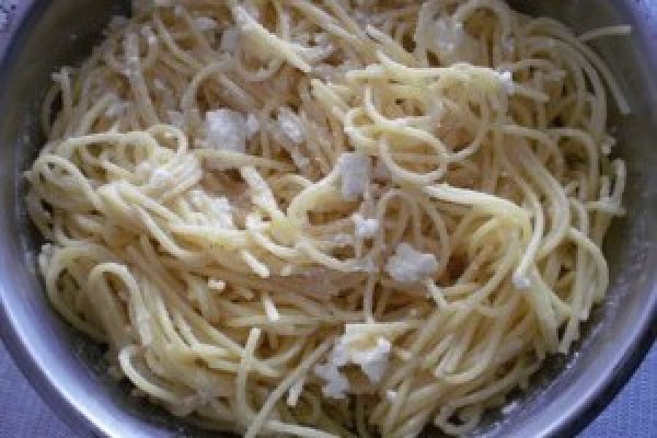 Spaghete sanatoase cu branza