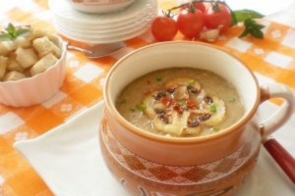 Supa crema de ciuperci cu legume si usturoi