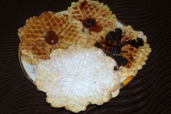 Wafers cu dulceata de visine, capsuni, caise si zahar vanilat