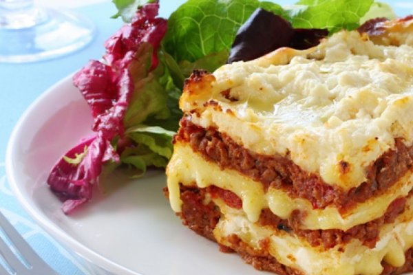 Lasagna italieneasca cu trei feluri de branza