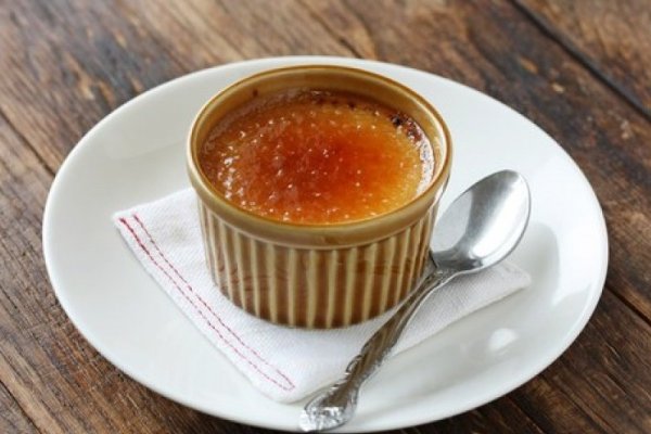 Crema catalana cu sirop de salcam