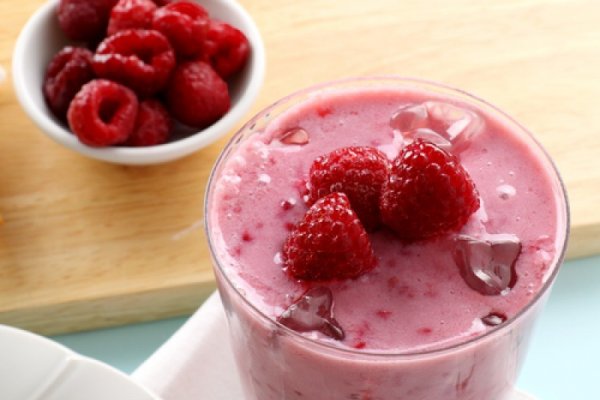 Smoothie cu zmeura si iaurt