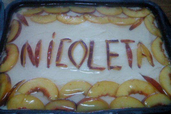 Tarta cu nectarine personalizata