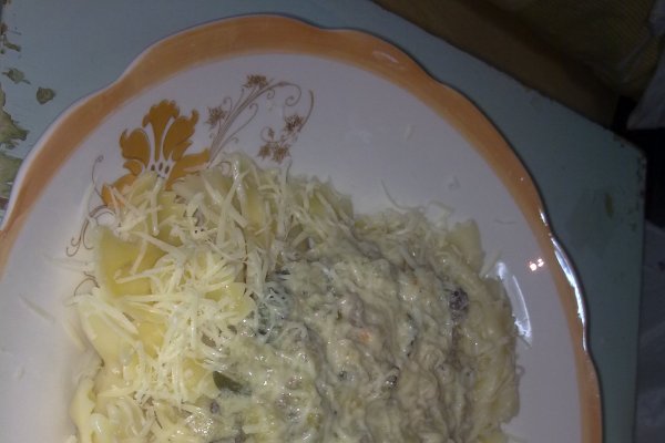 Farfalle cu sos de dovlecei si ciuperci