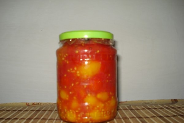 Tomate galbene in suc de rosii