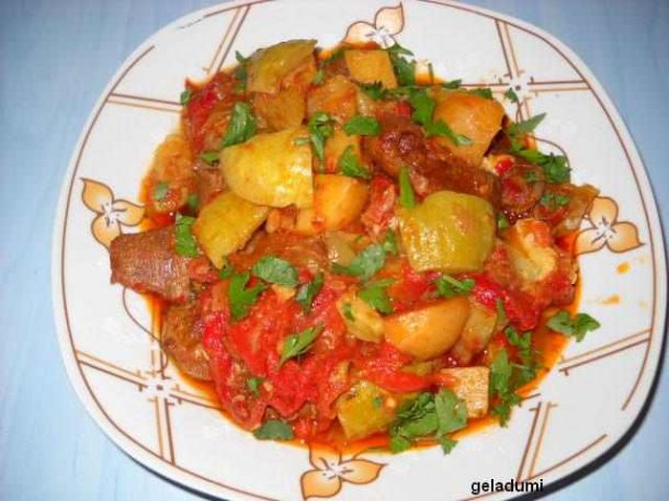 Mancare turceasca de berbecut cu legume | Mancaruri cu carne | Culinar.RO