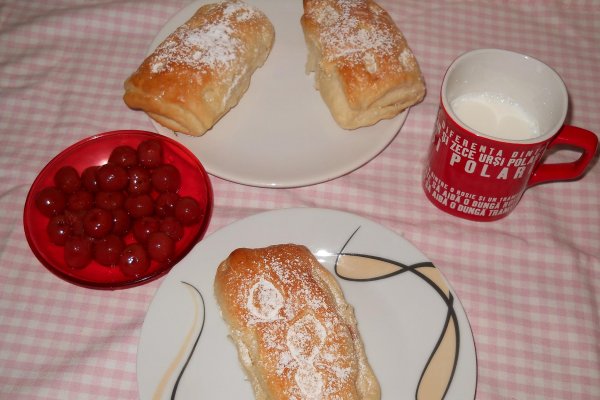 Strudel cu visine de casa