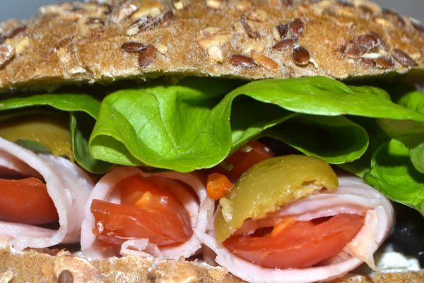 Sandwich cu rulouri de sunca