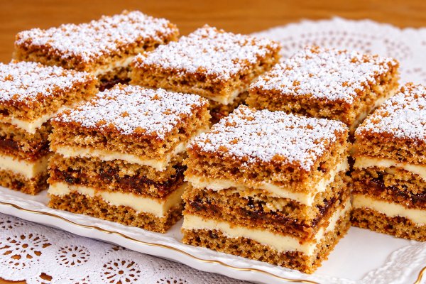 Prajitura cu foi de nuca si crema de unt