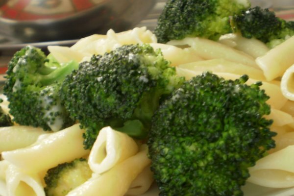 Penne ziti cu sos de unt si broccoli