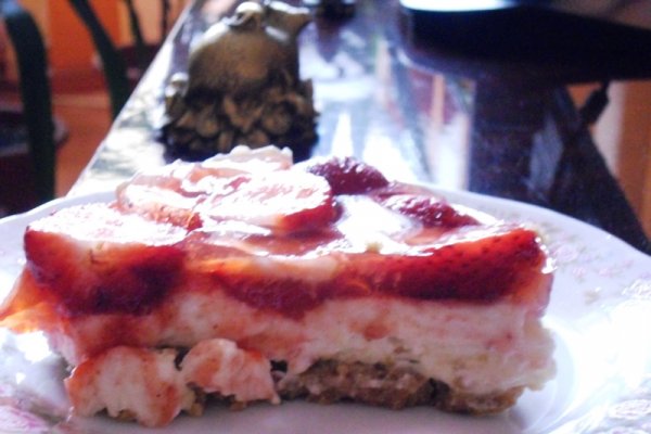 Cheesecake fin cu capsuni