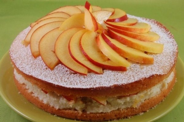 Tort cu nectarine de post