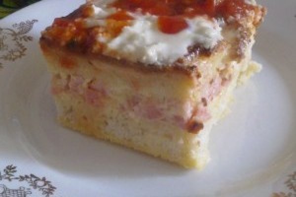 Budinca de paine cu sunca si branza (bread pudding)