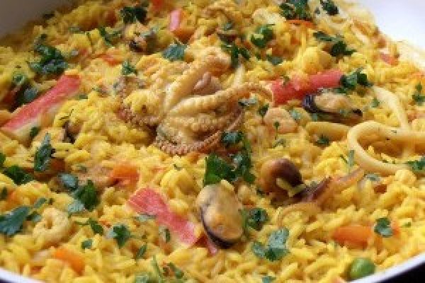 Paella cu fructe de mare