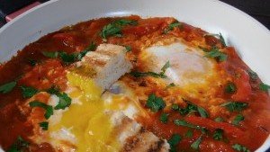 Shakshuka (Oua in sos de rosii)